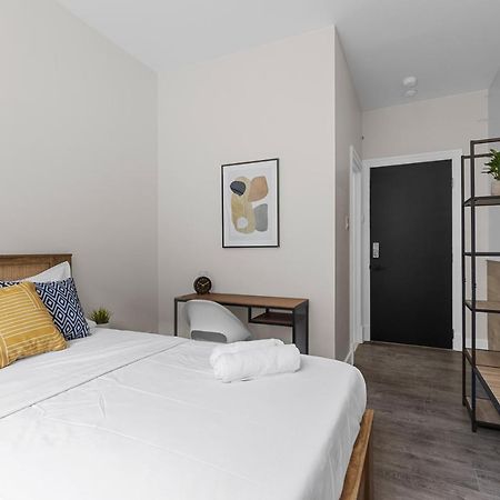 Le Sand & Stone Hotel Монреал Екстериор снимка