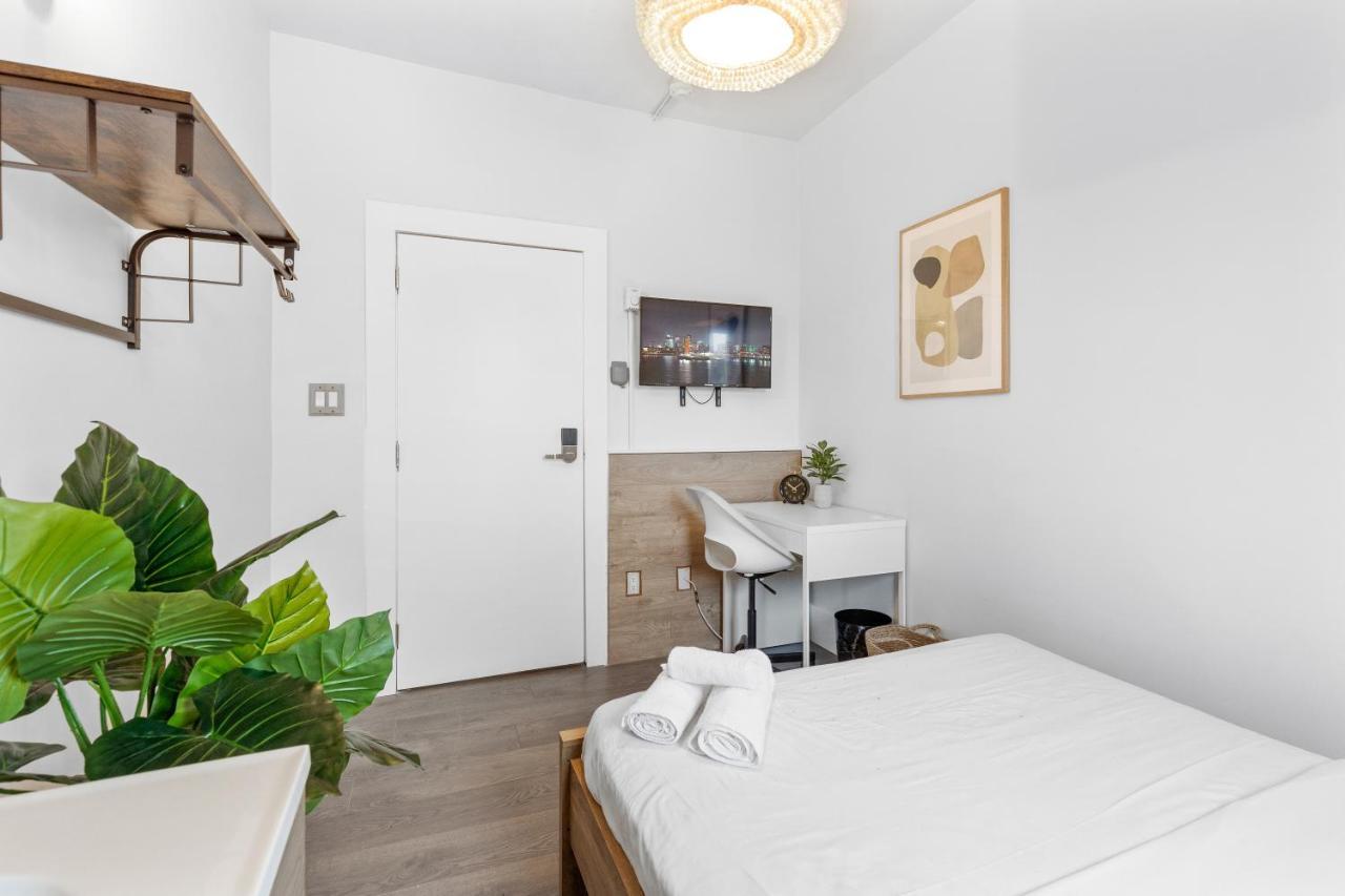 Le Sand & Stone Hotel Монреал Екстериор снимка