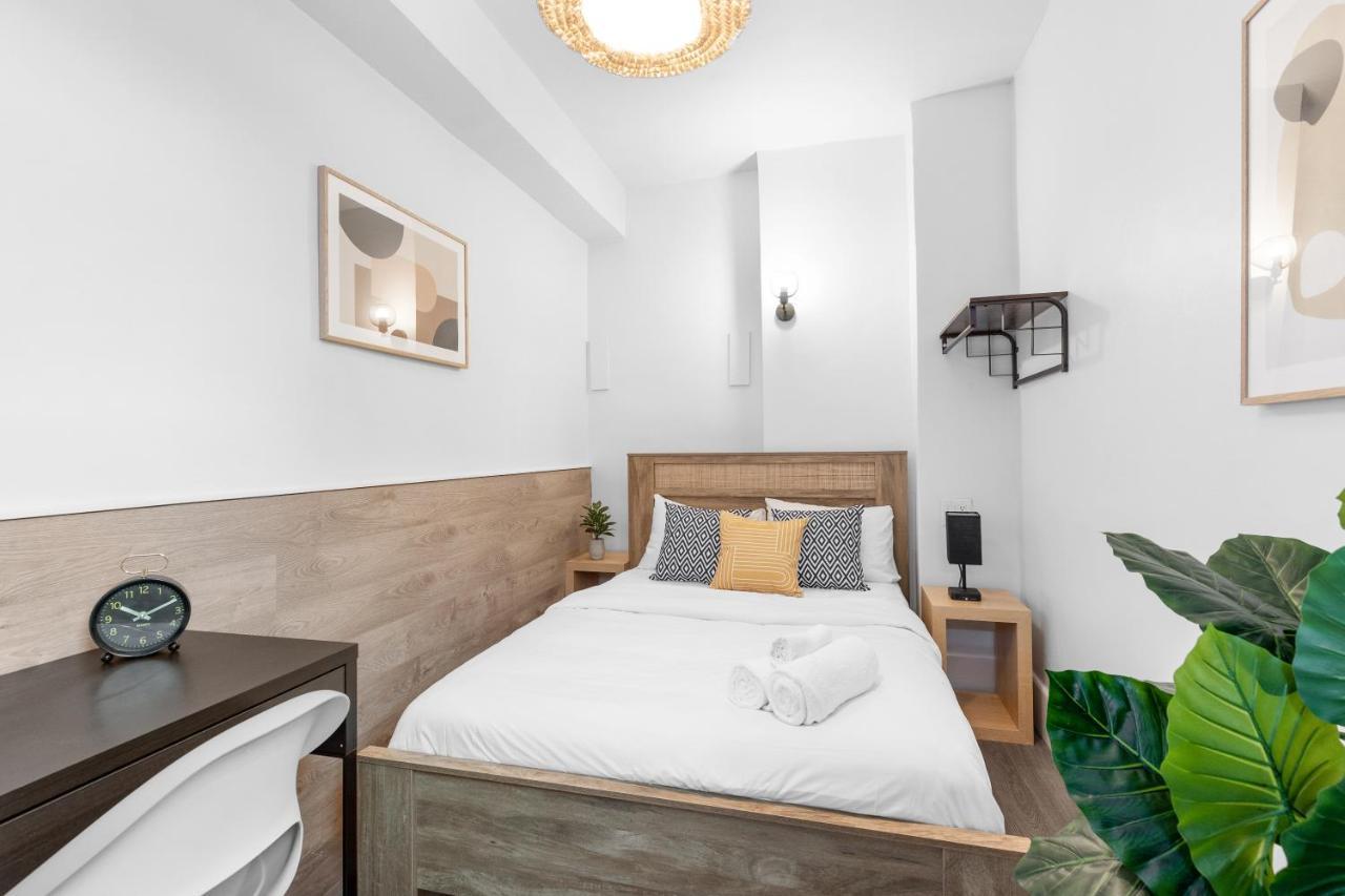 Le Sand & Stone Hotel Монреал Екстериор снимка