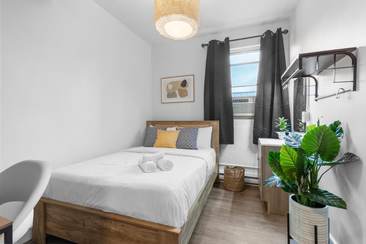 Le Sand & Stone Hotel Монреал Екстериор снимка