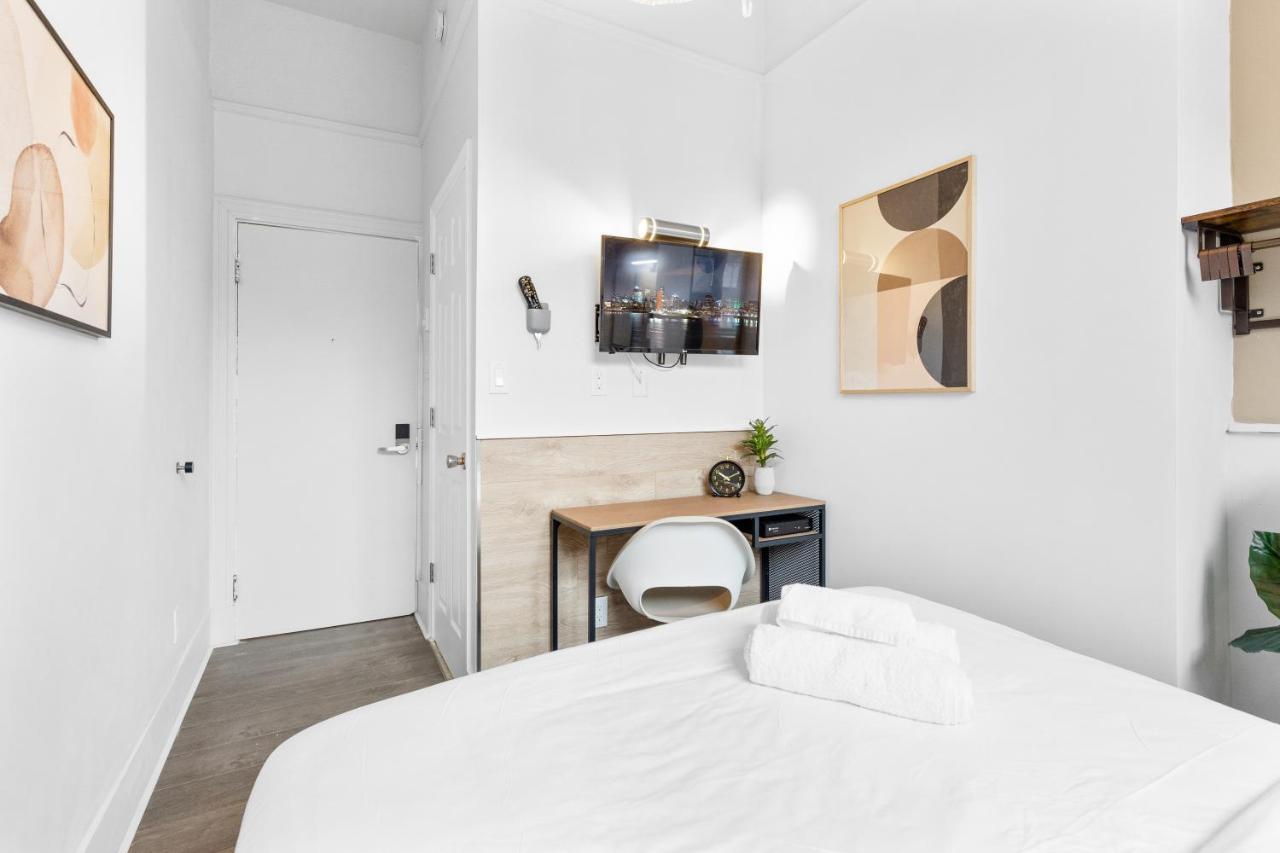 Le Sand & Stone Hotel Монреал Екстериор снимка