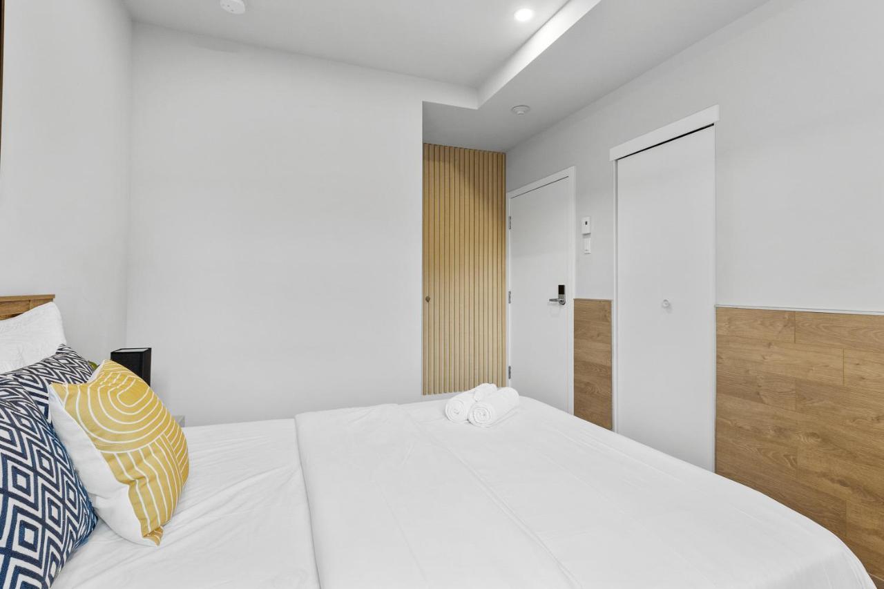 Le Sand & Stone Hotel Монреал Екстериор снимка