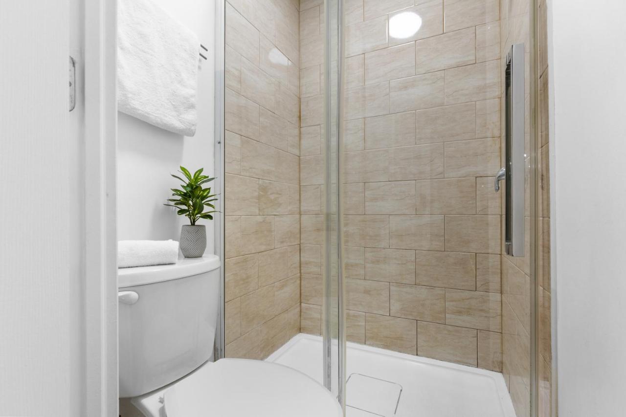 Le Sand & Stone Hotel Монреал Екстериор снимка