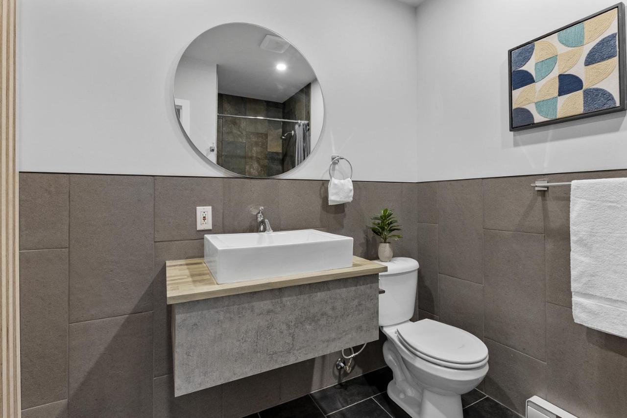 Le Sand & Stone Hotel Монреал Екстериор снимка