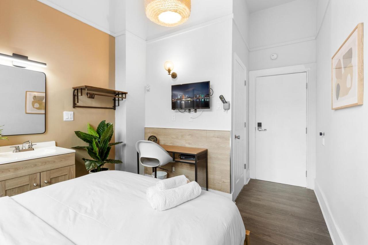 Le Sand & Stone Hotel Монреал Екстериор снимка