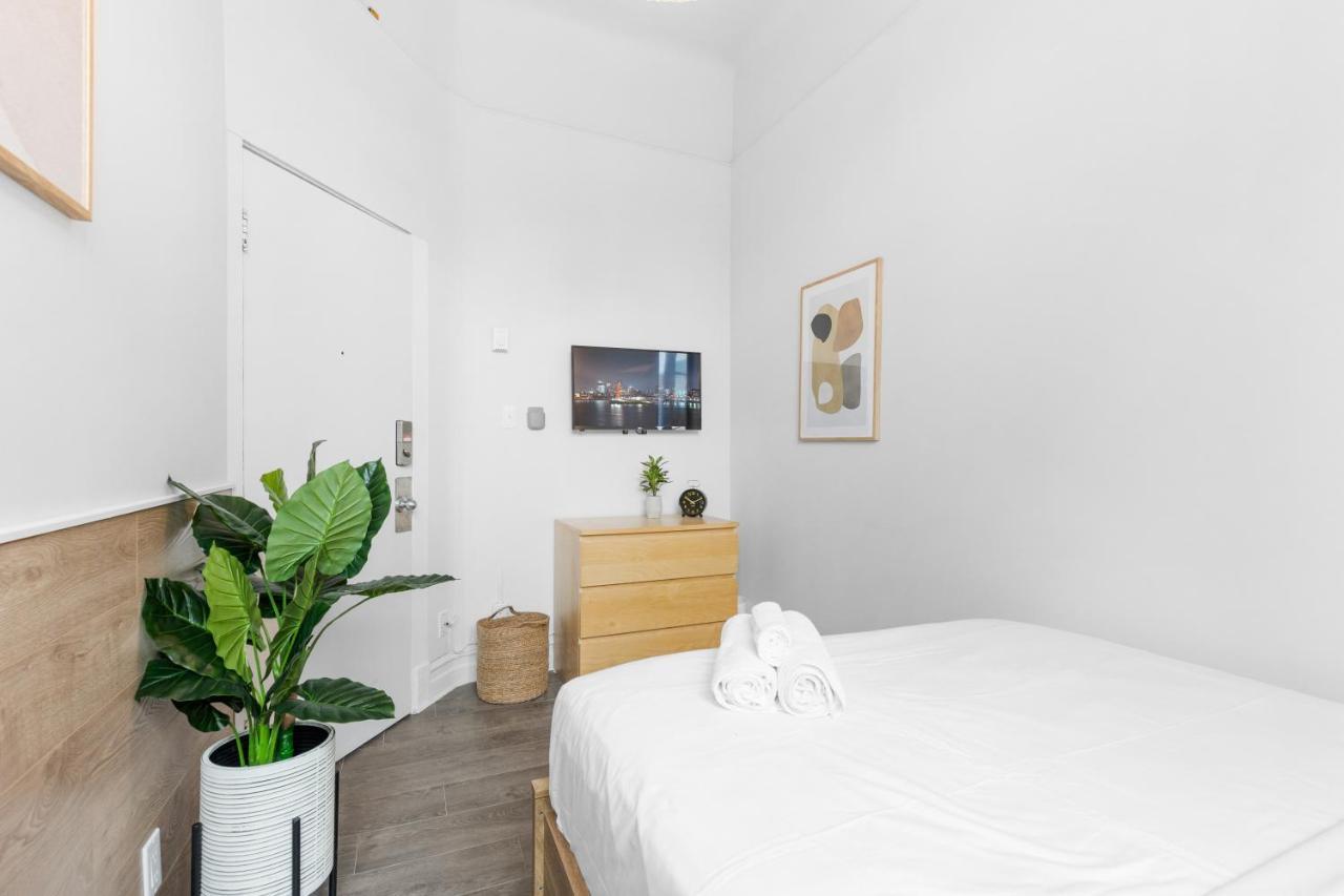 Le Sand & Stone Hotel Монреал Екстериор снимка