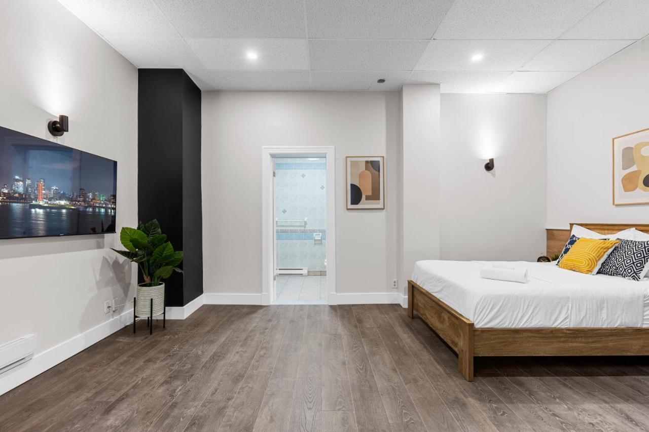 Le Sand & Stone Hotel Монреал Екстериор снимка