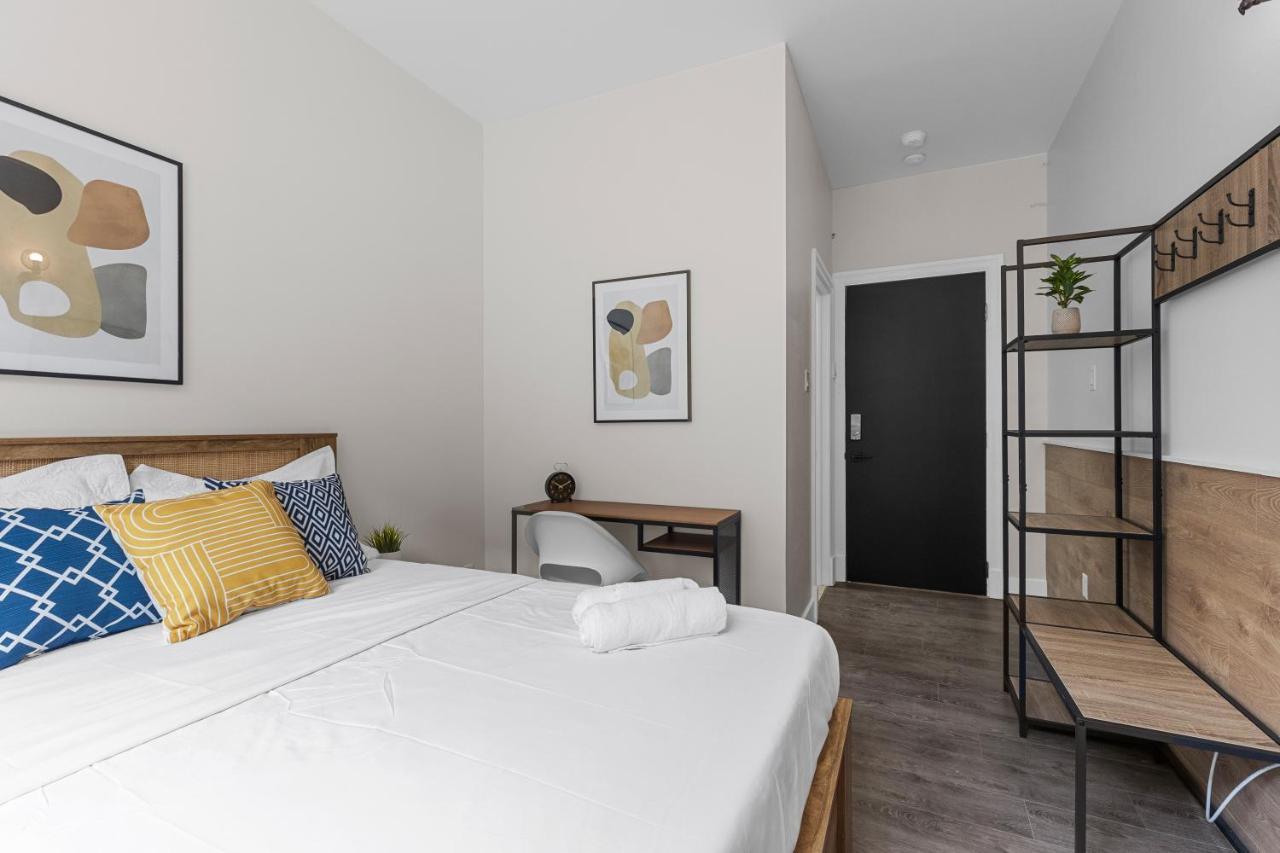 Le Sand & Stone Hotel Монреал Екстериор снимка