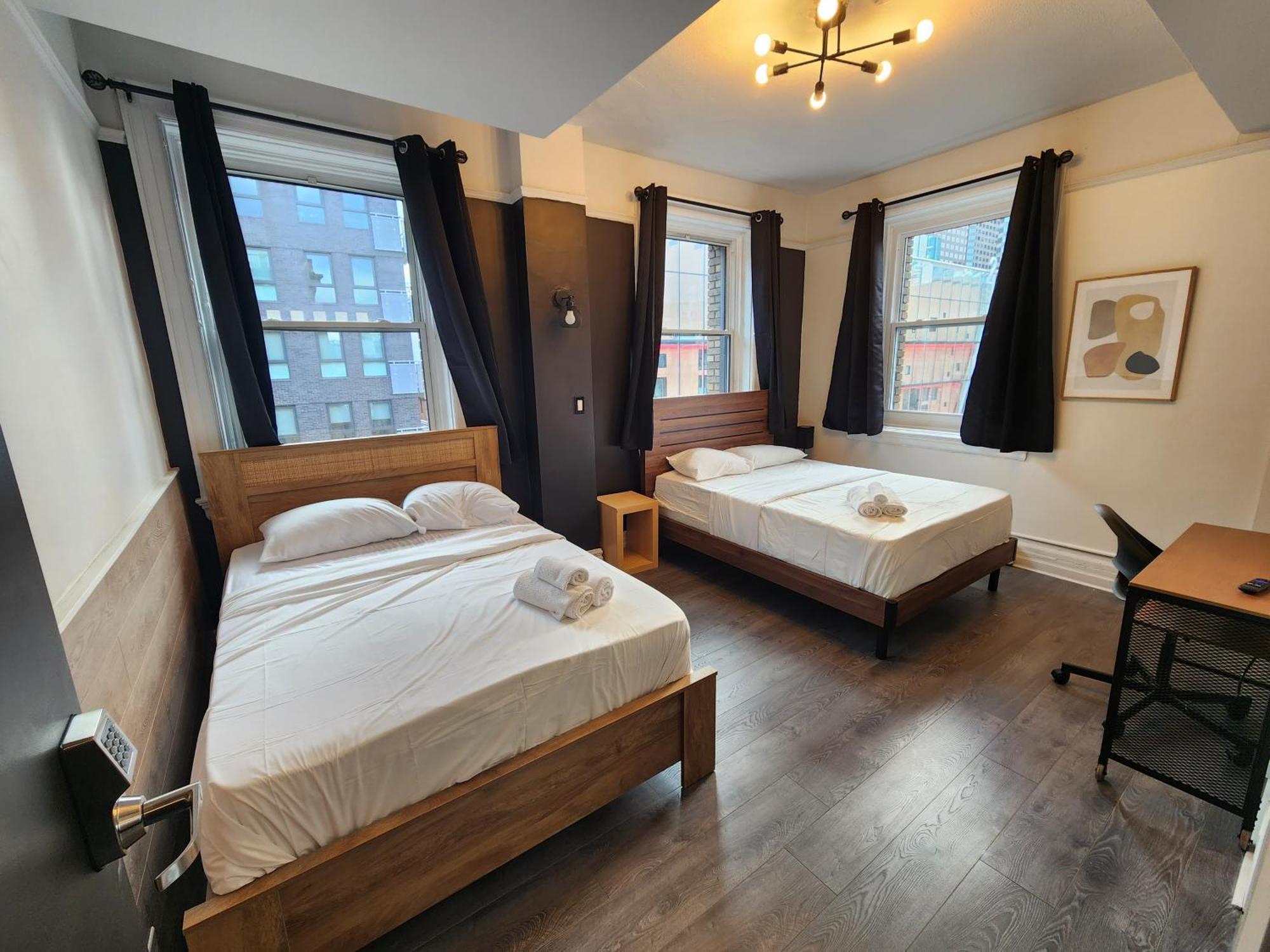 Le Sand & Stone Hotel Монреал Стая снимка