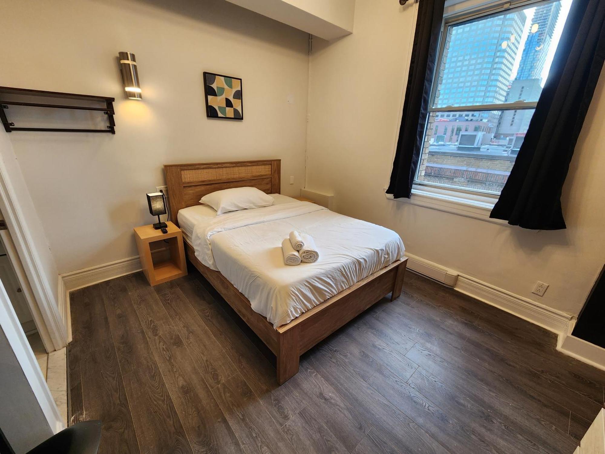 Le Sand & Stone Hotel Монреал Стая снимка
